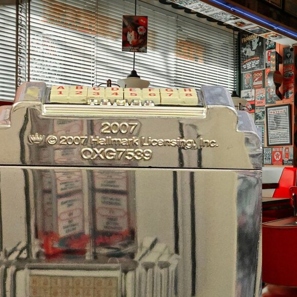 Hallmark Keepsake 2007 Santas Jukebox Christmas Ornament With Light Sound Music - Picture 4 of 5